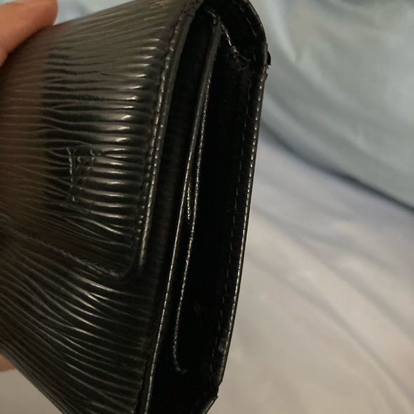 Epi Papillon LV purse with pouch and wallet - Picture 7 of 15